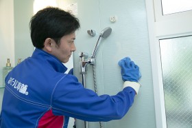 オリジナルのカビ取り剤でカビを除去 オリジナルのカビ取り剤でカビを除去
